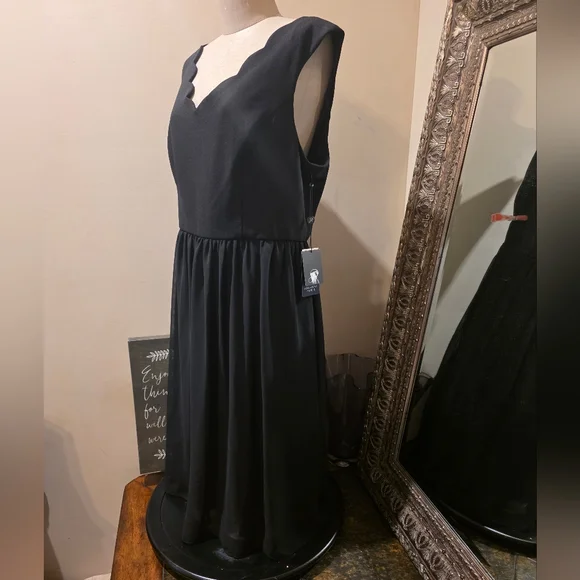 Adrianna Papell Black Sleeveless Scalloped V-Neck Midi Dress. Sz 16.  NWT - Picture 4 of 9